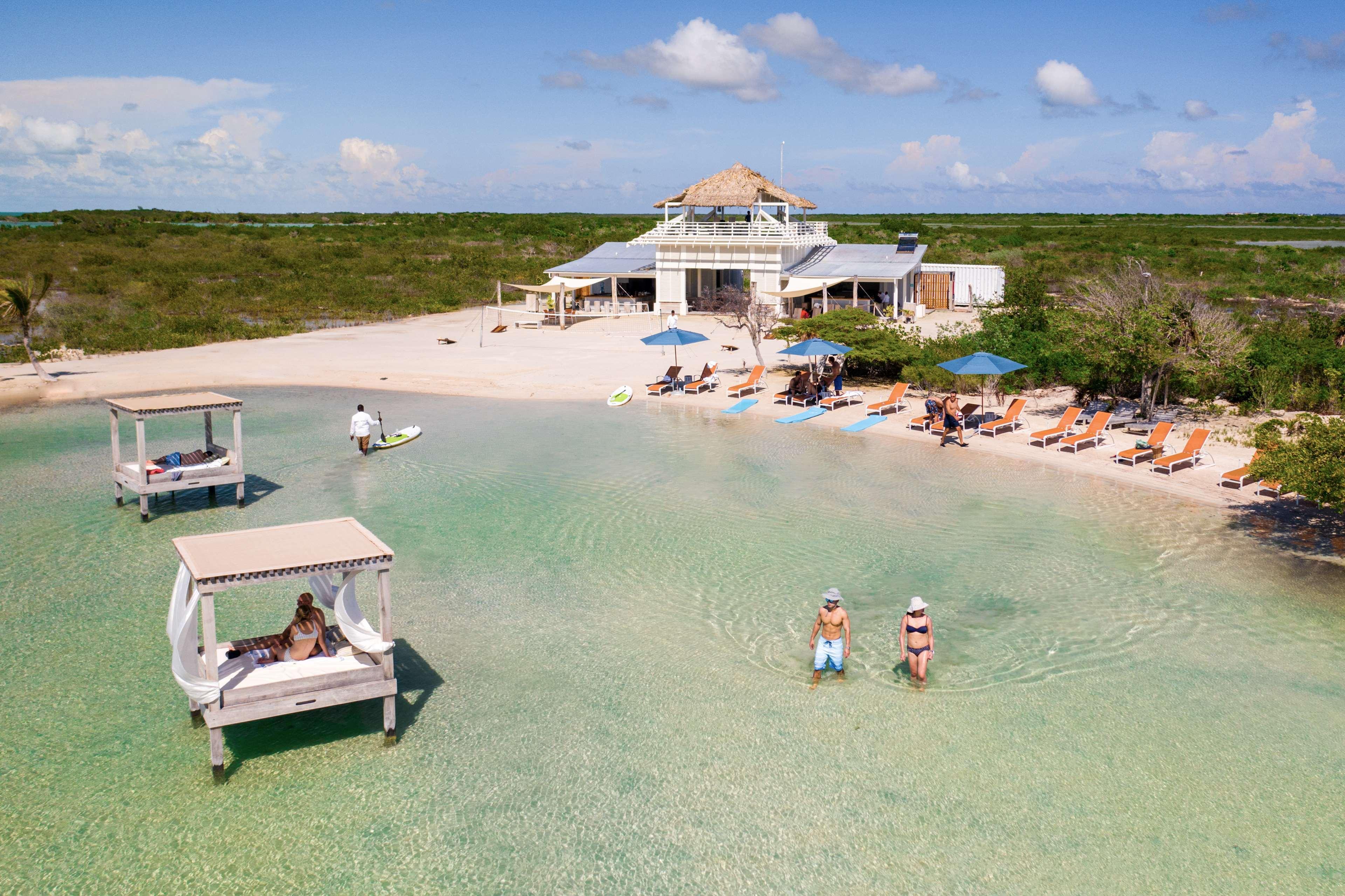 Mahogany Bay Resort And Beach Club, Curio Collection San Pedro  Bagian luar foto